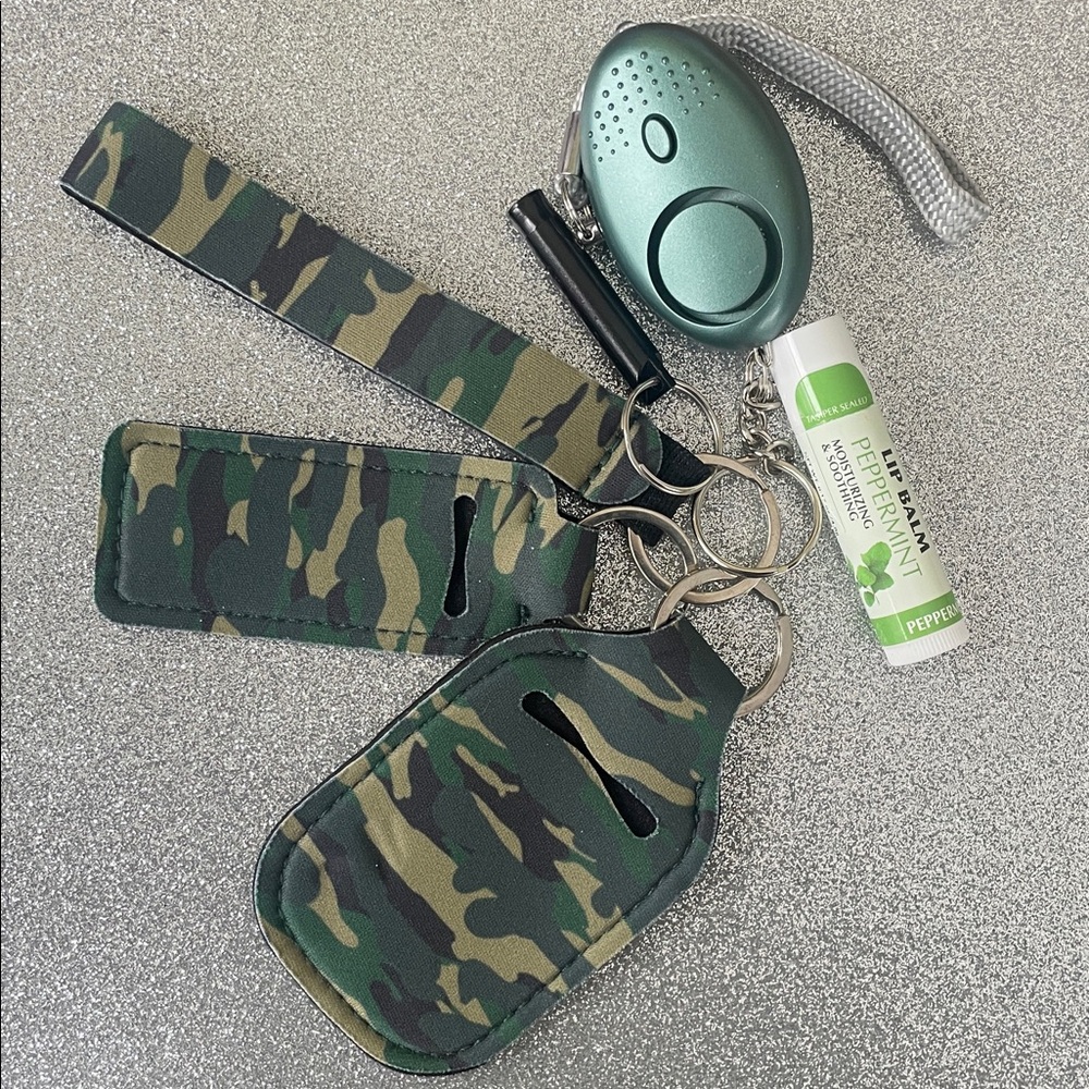 NWOT Kid Friendly Camo Print Safety Keychain Set